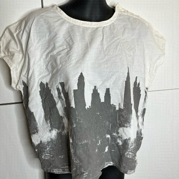 Claude Cross Tops - Vintage Claude Cross women’s top 1980s City Skyline cotton short sleeve Medium